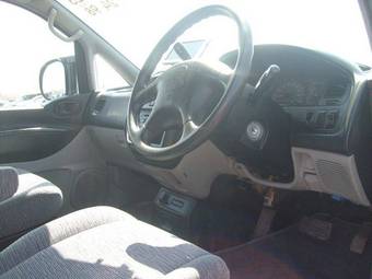 2003 Mitsubishi Delica Pictures