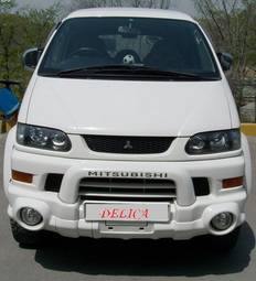 2003 Mitsubishi Delica Photos