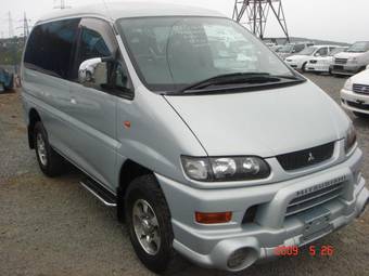 2003 Mitsubishi Delica Pictures