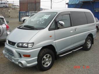 2003 Mitsubishi Delica Pictures