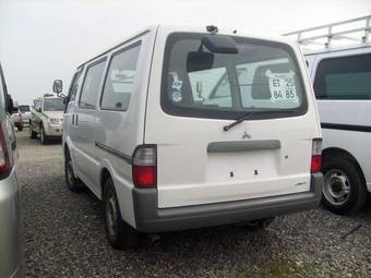 2003 Mitsubishi Delica Pictures