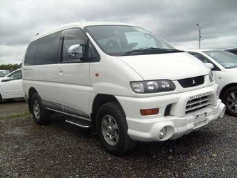 2003 Mitsubishi Delica Pictures