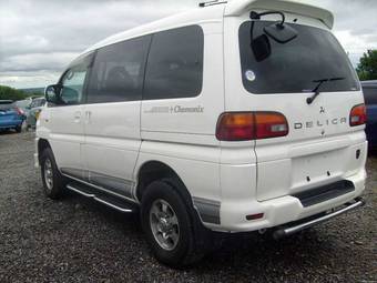 2003 Mitsubishi Delica Pictures