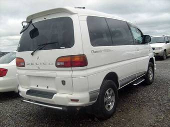 2003 Mitsubishi Delica Photos