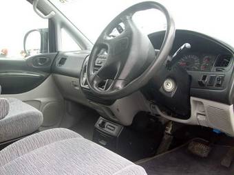 2003 Mitsubishi Delica Photos