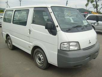 2003 Mitsubishi Delica Pictures