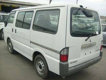 2003 Mitsubishi Delica Pictures