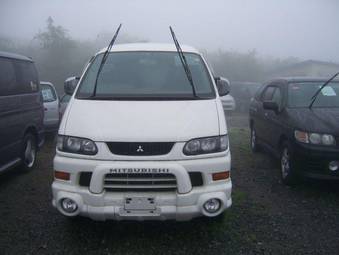 2003 Mitsubishi Delica Images