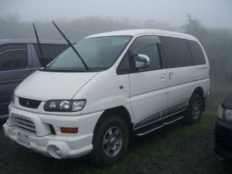 2003 Mitsubishi Delica Pictures