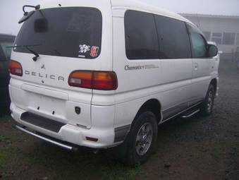 2003 Mitsubishi Delica Pictures