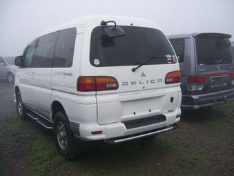 2003 Mitsubishi Delica Photos