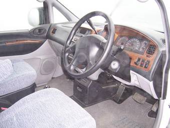 2003 Mitsubishi Delica Photos