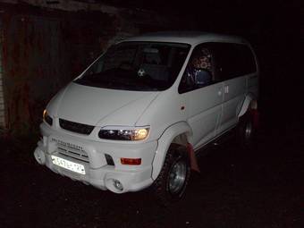 2003 Mitsubishi Delica Photos