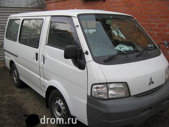 2003 Mitsubishi Delica Pics