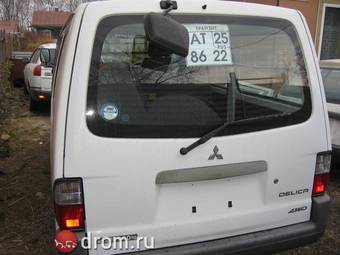 2003 Mitsubishi Delica Pictures