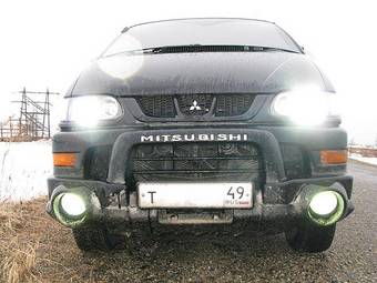 2003 Mitsubishi Delica Photos