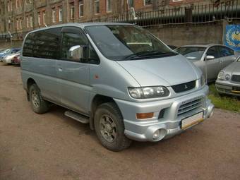 2003 Mitsubishi Delica Pictures