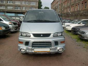 2003 Mitsubishi Delica Pictures