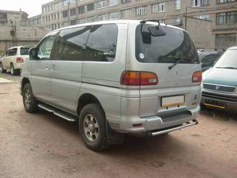 2003 Mitsubishi Delica Photos