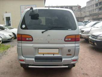 2003 Mitsubishi Delica Photos