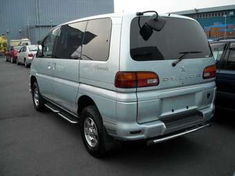 2004 Mitsubishi Delica Images