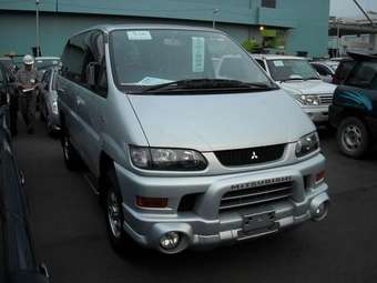 2004 Mitsubishi Delica Pictures