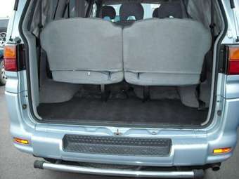 2004 Mitsubishi Delica Pictures