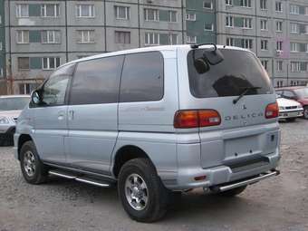 2004 Mitsubishi Delica Pictures