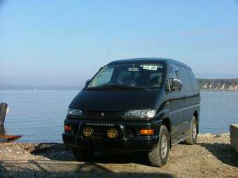 2004 Mitsubishi Delica Photos