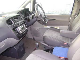 2004 Mitsubishi Delica Photos