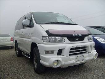 2004 Mitsubishi Delica Pictures