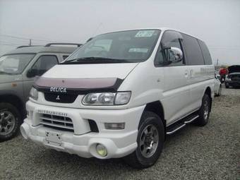 2004 Mitsubishi Delica Pictures