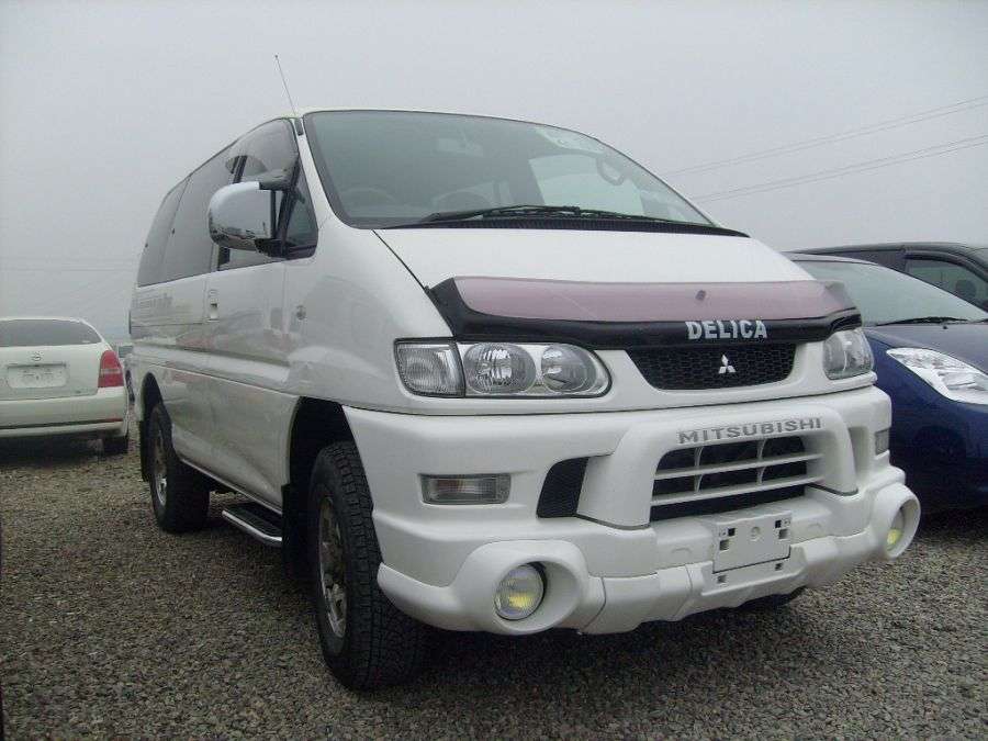 Мицубиси делика купить бу. Митсубиси Делика 2004. Mitsubishi Delica левый руль. Митсубиси Делика 4х4 левый руль. Митсубиси Делика 4 с левым рулем.