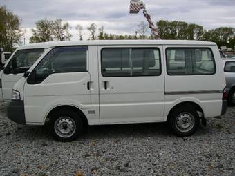 2004 Mitsubishi Delica Pictures