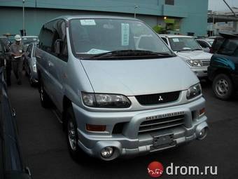 2004 Mitsubishi Delica Photos