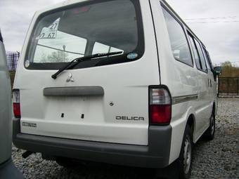 2004 Mitsubishi Delica Photos