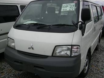 2004 Mitsubishi Delica Photos