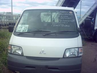 2004 Mitsubishi Delica Pictures