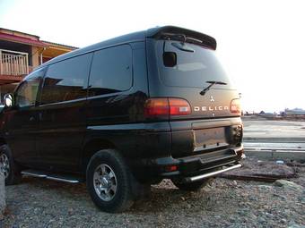 2004 Mitsubishi Delica Pictures