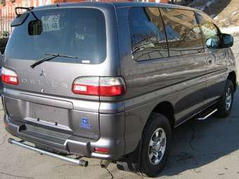 2005 Mitsubishi Delica Photos