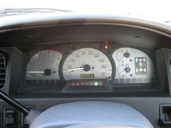 2005 Mitsubishi Delica Photos