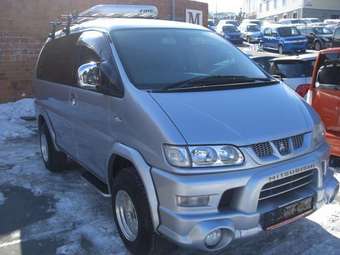 2005 Mitsubishi Delica Pictures