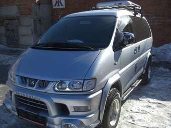 2005 Mitsubishi Delica Photos