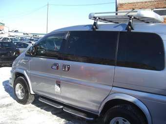2005 Mitsubishi Delica Pictures