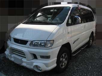 2005 Mitsubishi Delica Pictures