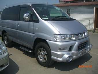 2005 Mitsubishi Delica Photos