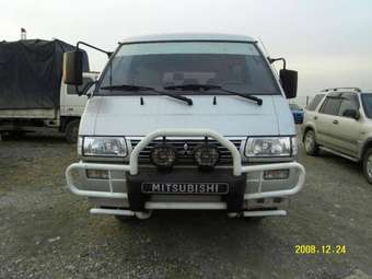 2005 Mitsubishi Delica Photos
