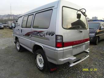 2005 Mitsubishi Delica Images