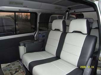 2005 Mitsubishi Delica Pictures