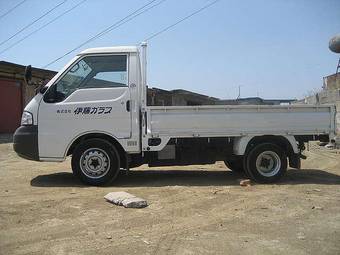 2005 Mitsubishi Delica Pictures